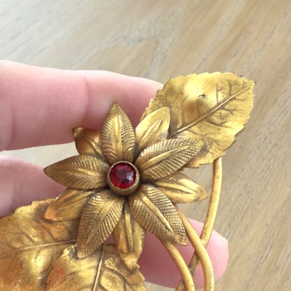 Vintage Gold Tone Metal Floral Leaf Brooch Pin Red Stone Statement Curved - Picture 7 of 9